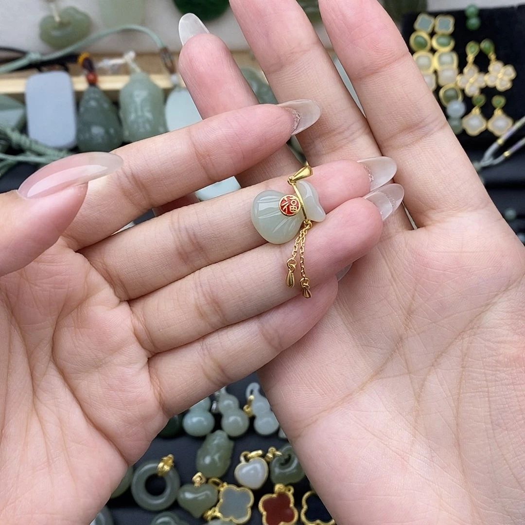 吊坠(赠链)银S925镶嵌和田玉