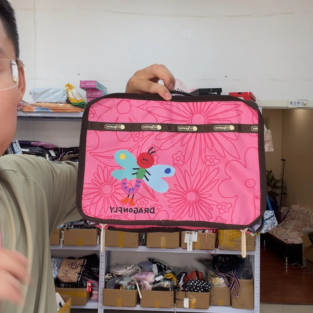 PU化妆包等产品和产品