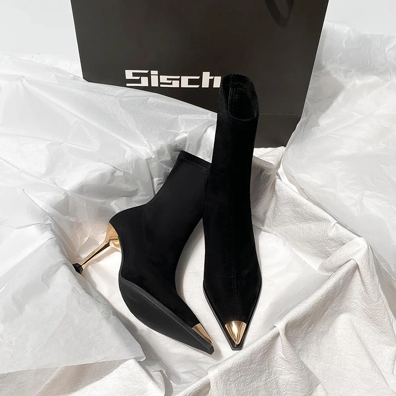 金属头黑色瘦瘦靴女式2025年秋冬新款尖头绒面高跟短靴修身靴细跟