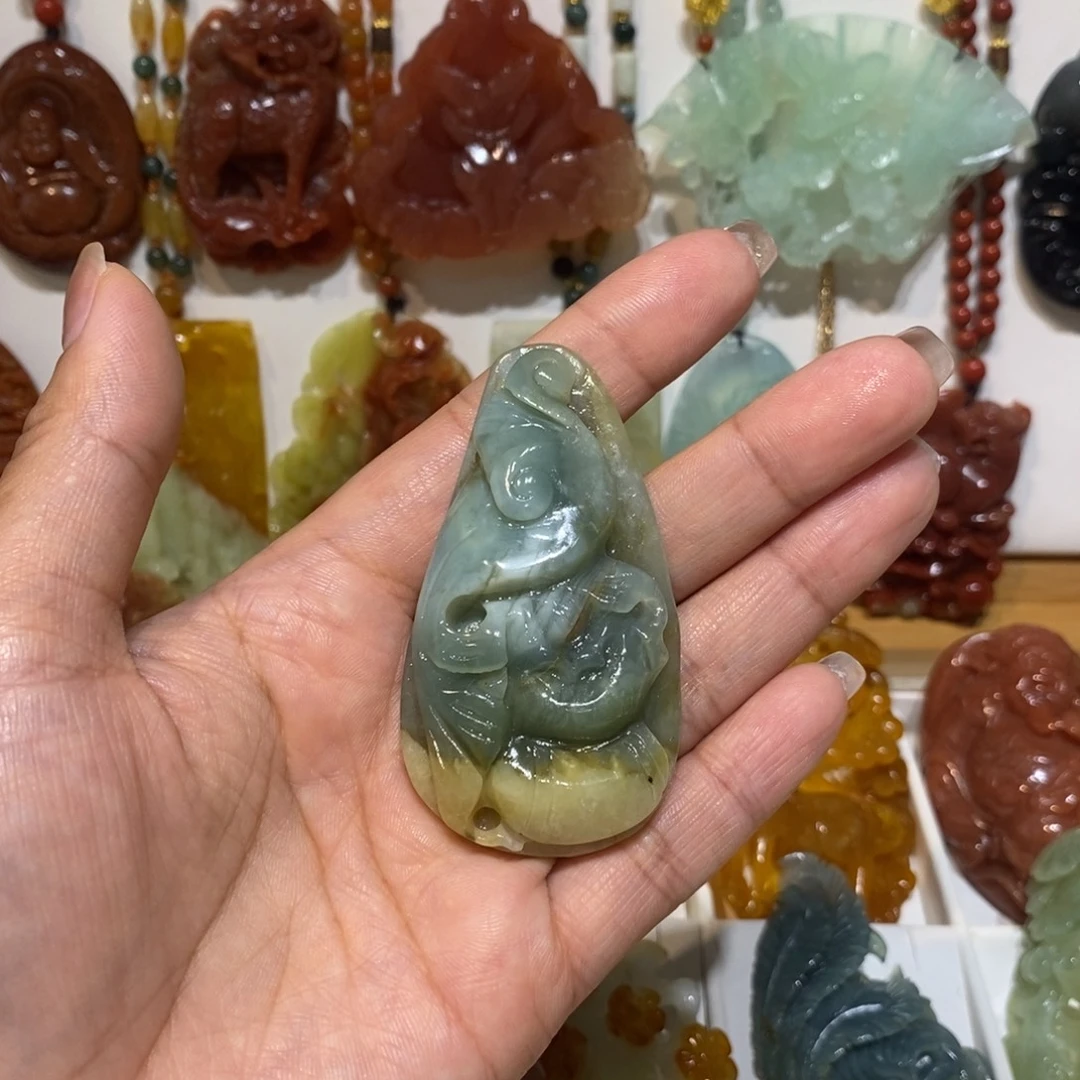 蛇纹石玉未镶嵌颈饰