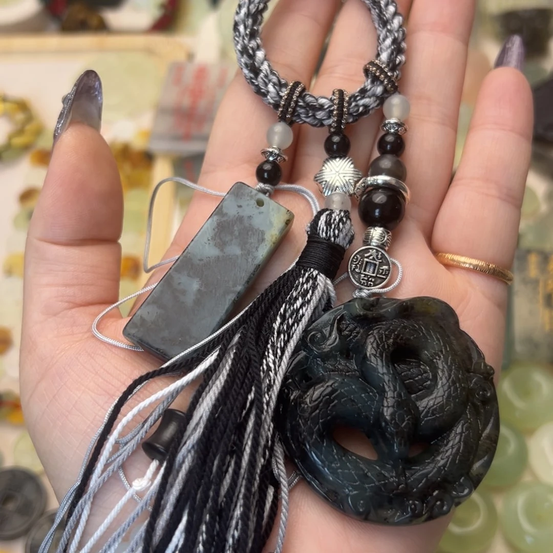 蛇纹石玉颈饰合金苏*