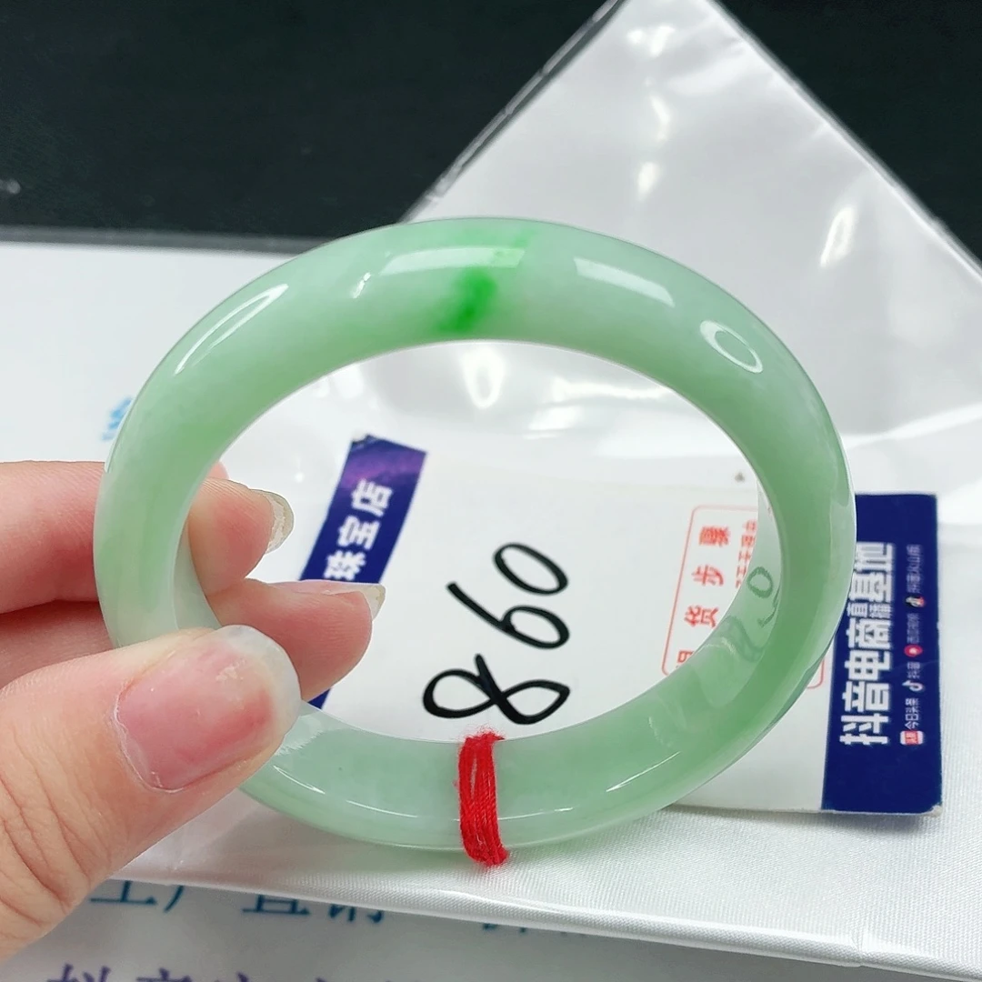 翡翠手镯未镶嵌翡翠