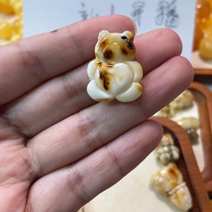 琥珀未镶嵌珠宝奇石