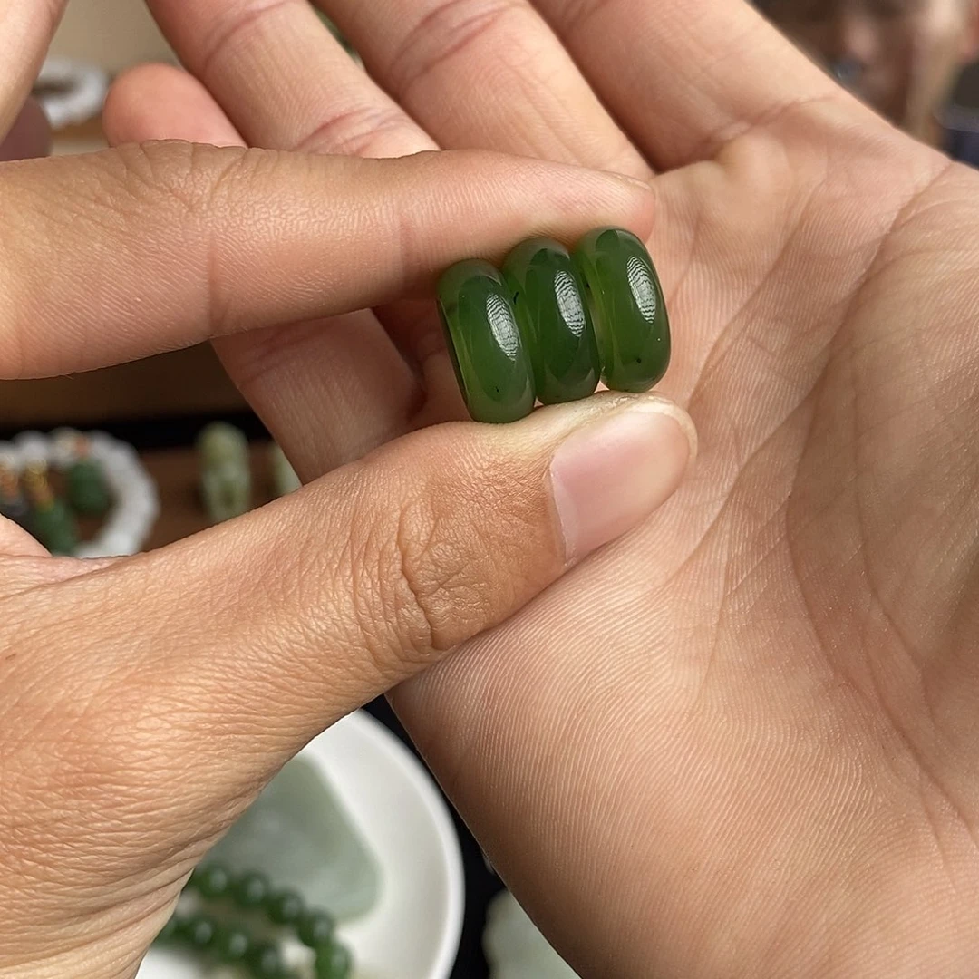 和田玉吊坠(不含链)未镶嵌碧玉跑环拍一发一多样性发货