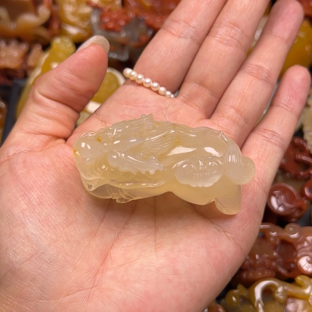 石英质玉（黄龙玉）未镶嵌颈饰