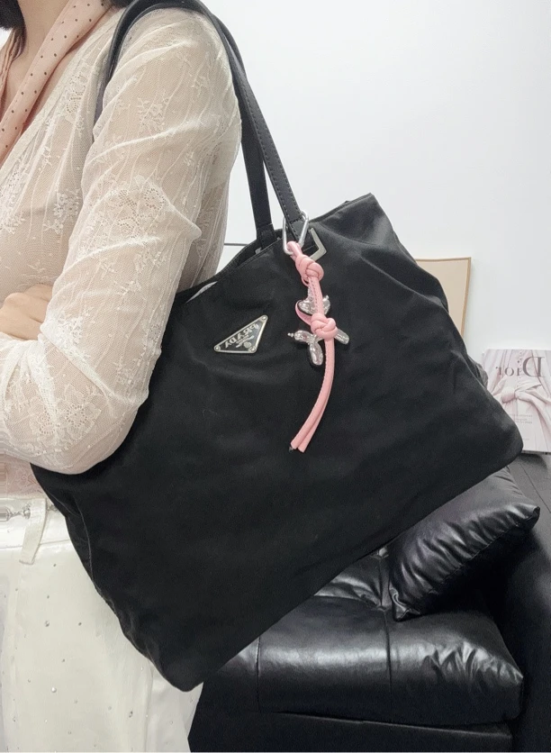 95新 Prada/普拉达 黑银降落伞单肩包/秋境 05129