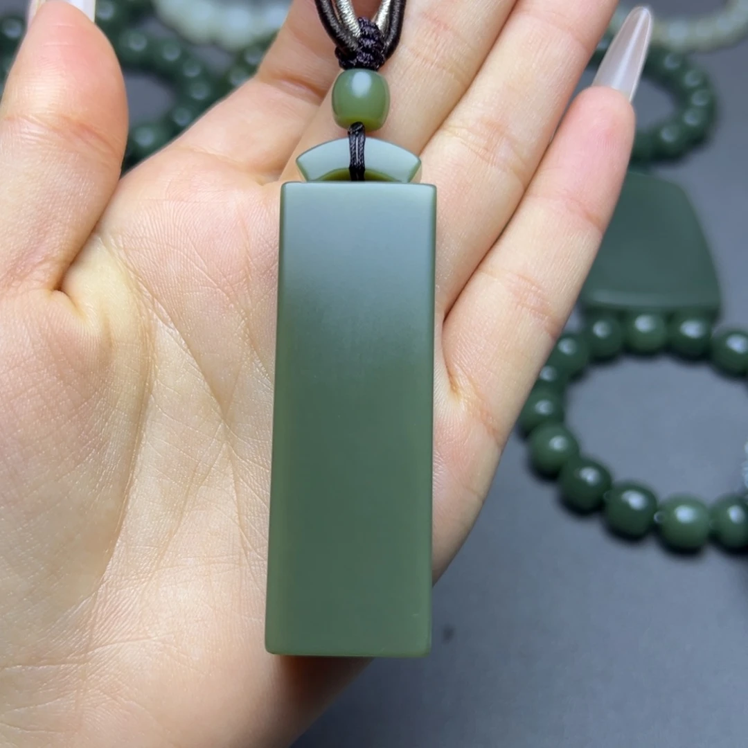 和田玉未镶嵌手串沙枣青豆青高品质