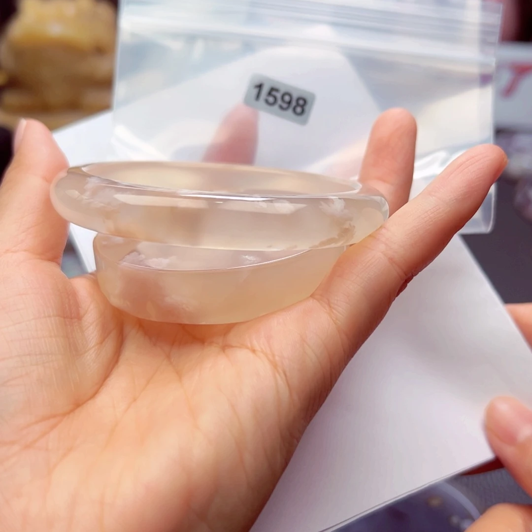 玛瑙/玉髓手镯未镶嵌折*