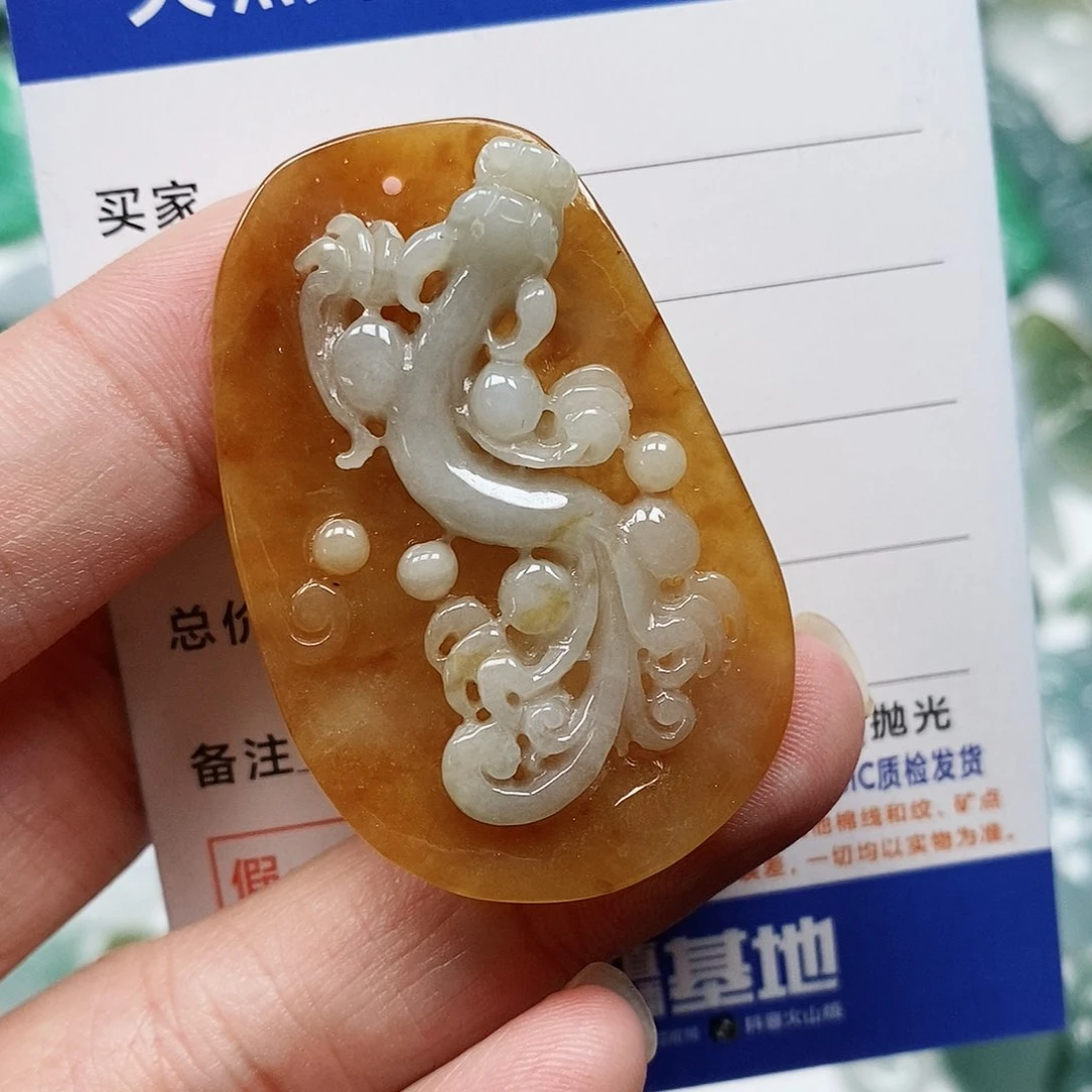 翡翠未镶嵌颈饰龙