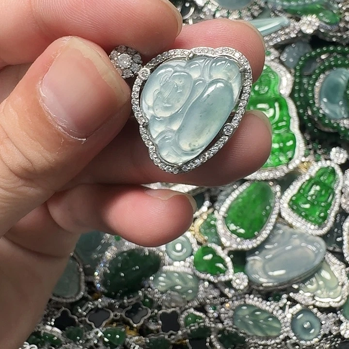 翡翠未镶嵌颈饰天然A货翡翠放漏