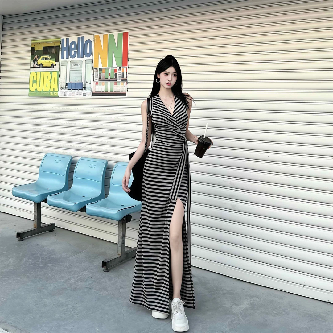 韩系辣妹风v领撞色条纹连衣裙女夏季设计感绑带收腰显瘦开叉长裙