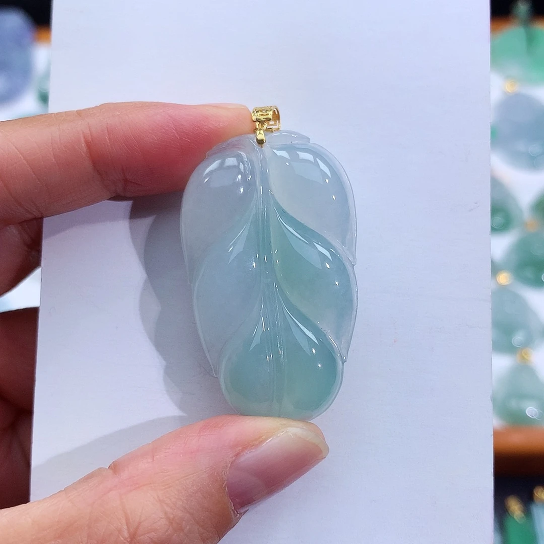 翡翠18K金镶嵌颈饰翡翠吊坠