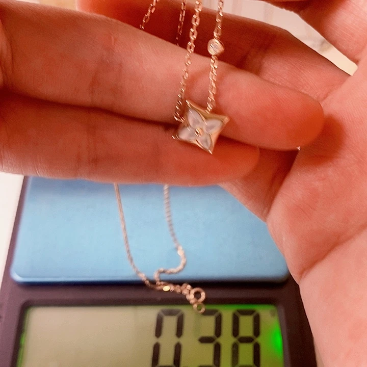 18K金镶嵌钻石颈饰