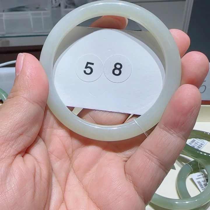 和田玉未镶嵌手镯160