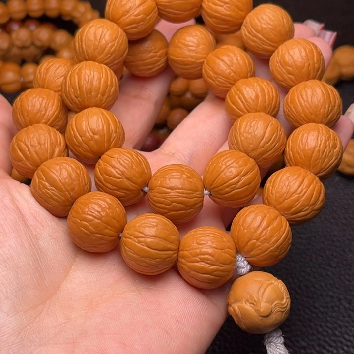 猴头核桃吊坠聚宝盆18手持