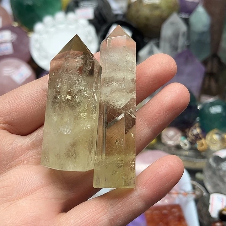 未镶嵌水晶珠宝半成品75克黄水晶柱