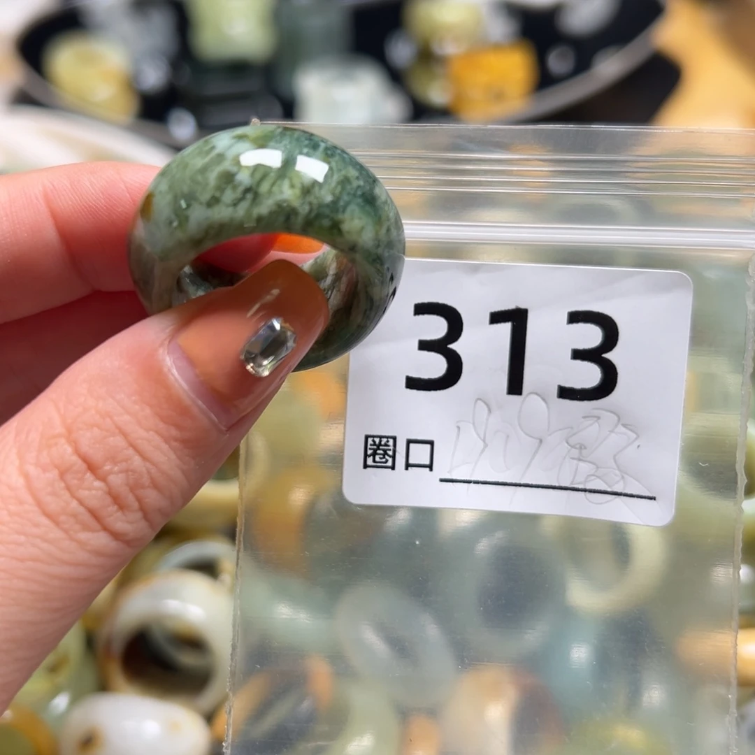 腊***五蛇纹石玉未镶嵌戒指