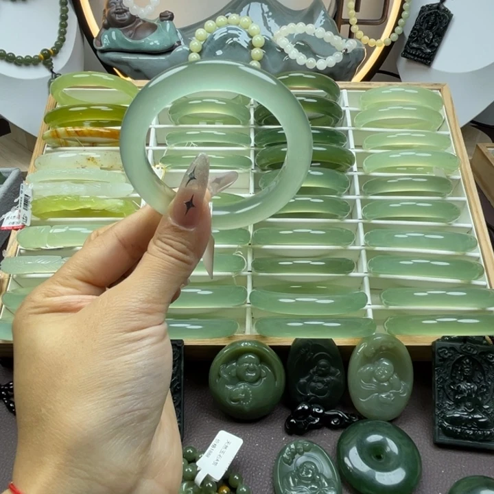 给***妹岫玉未镶嵌手镯岫玉