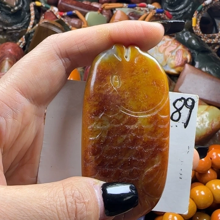 未镶嵌透闪石质玉珠宝奇石