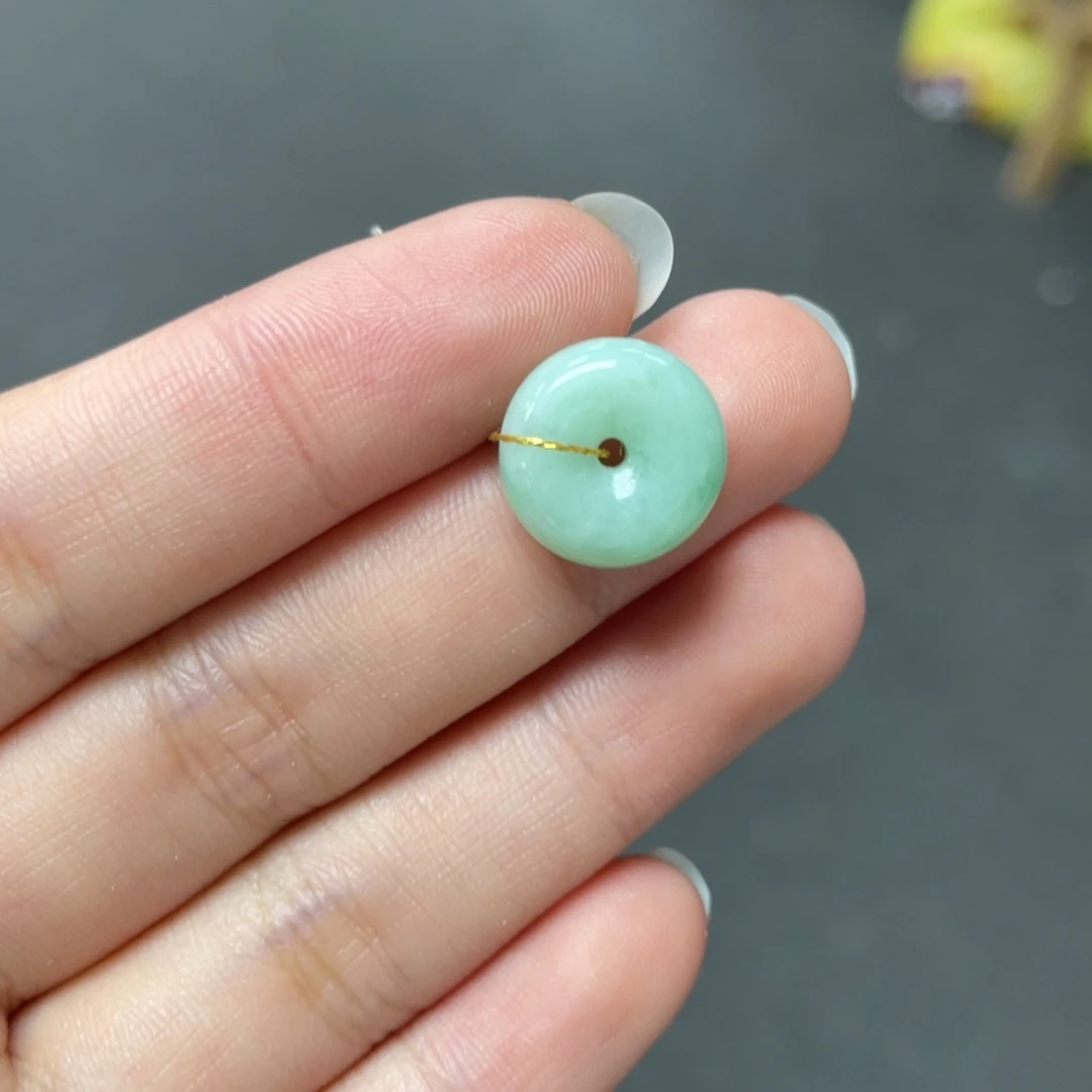 翡翠未镶嵌颈饰平安扣