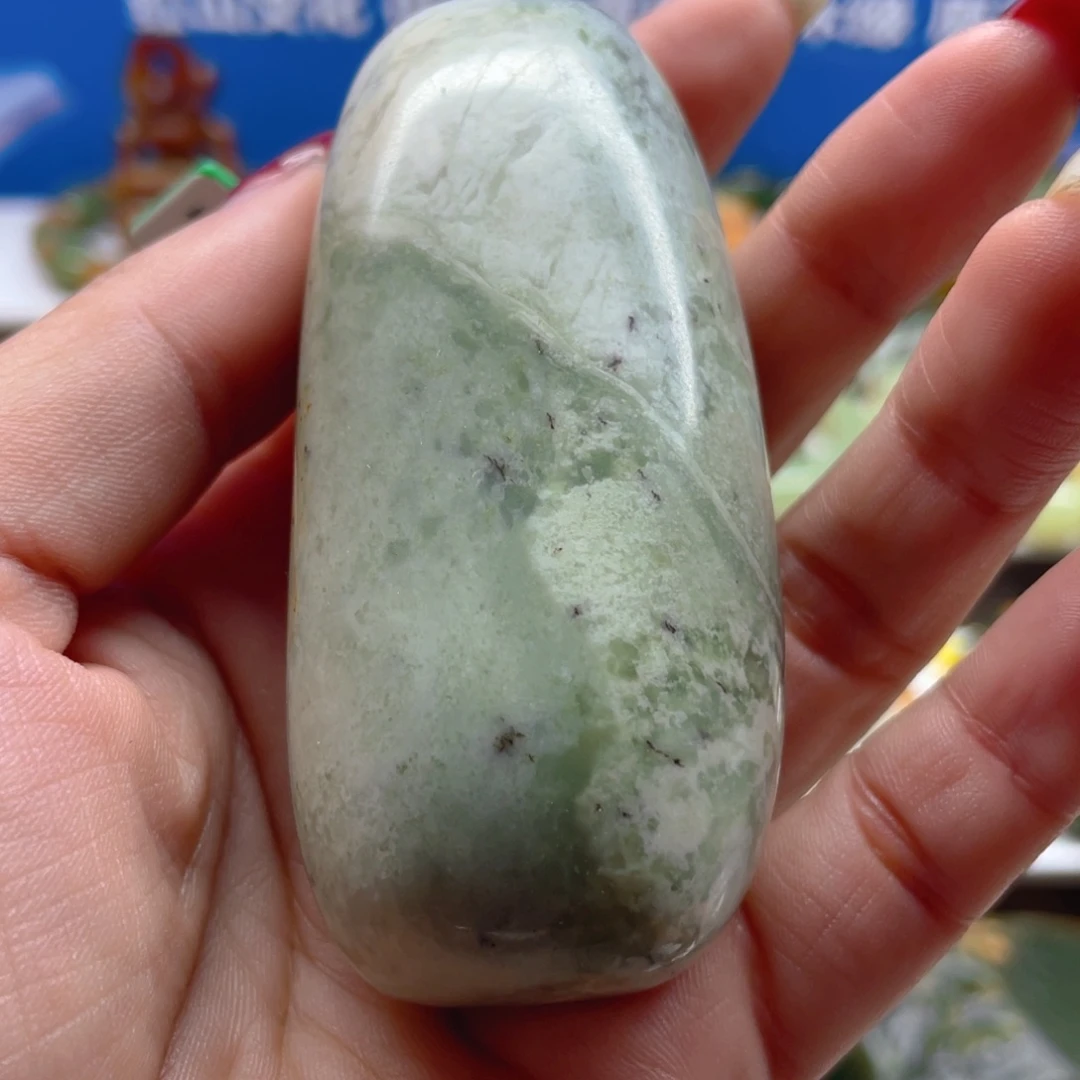 透闪石质玉未镶嵌把件