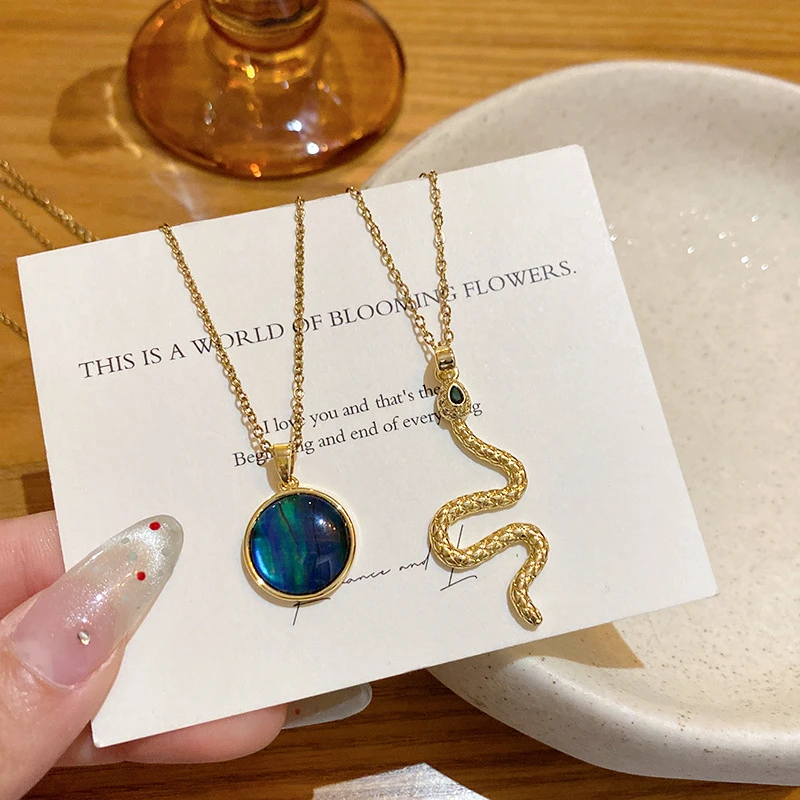 铜合金合成锆石项链 复古气质灵蛇钛钢项链女轻奢时尚锁骨链简约