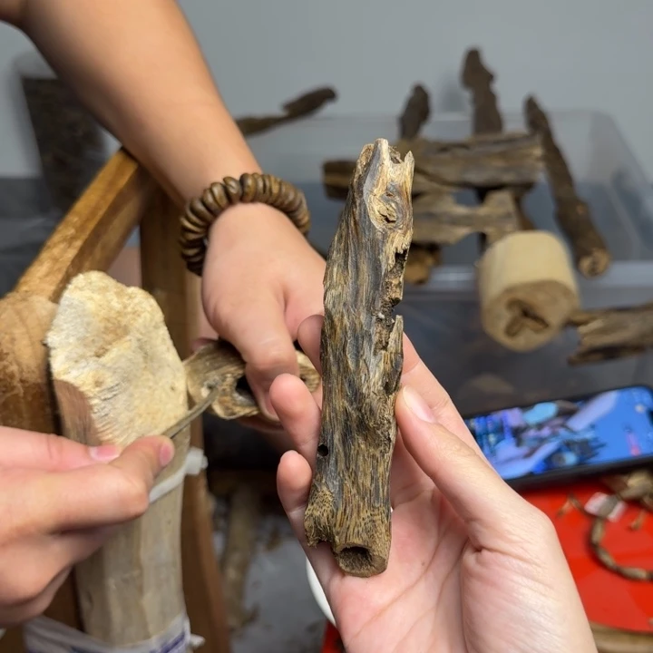 沉香沉香碎屑蓝宝石块料12克