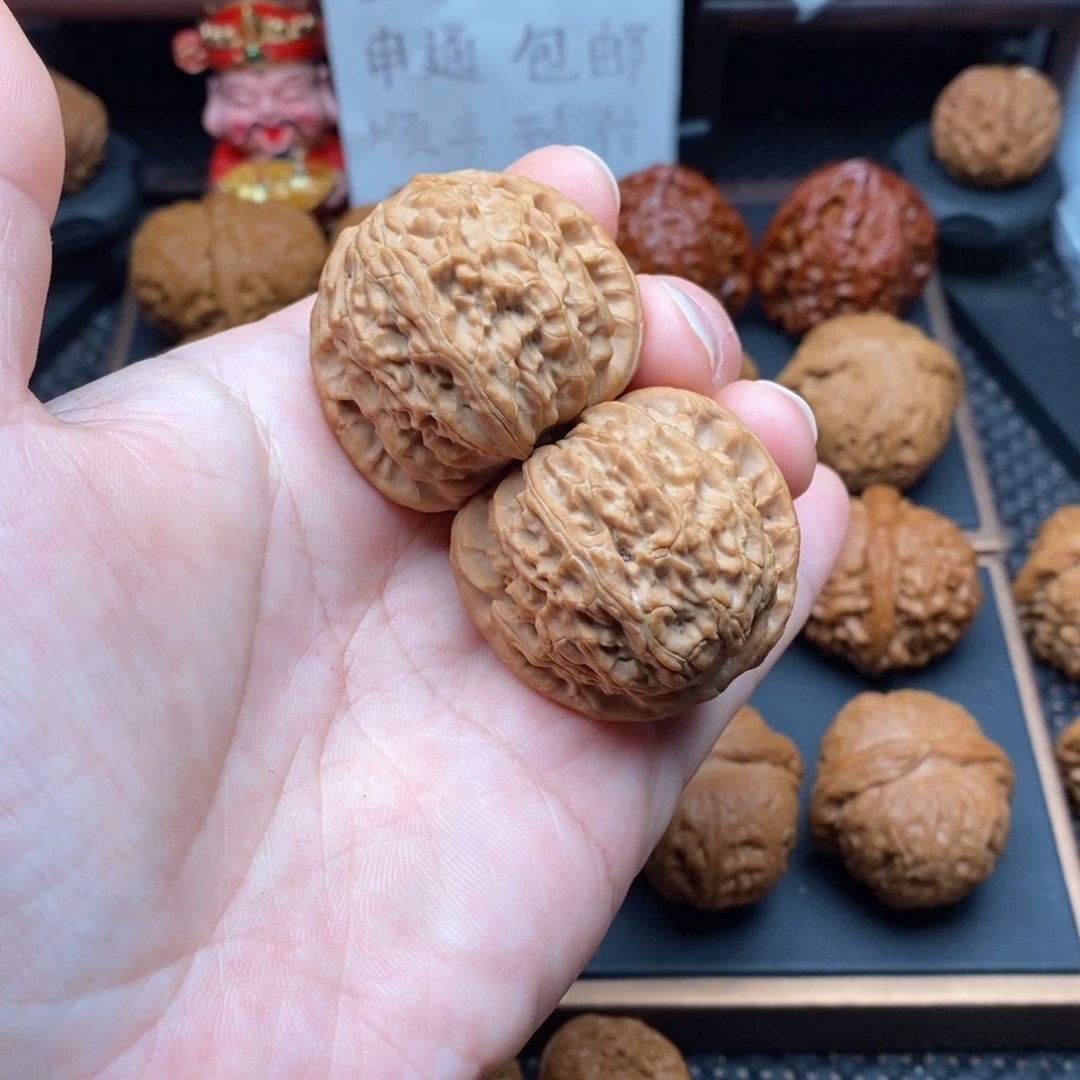 文玩核桃手串边肚39尺全品白狮子