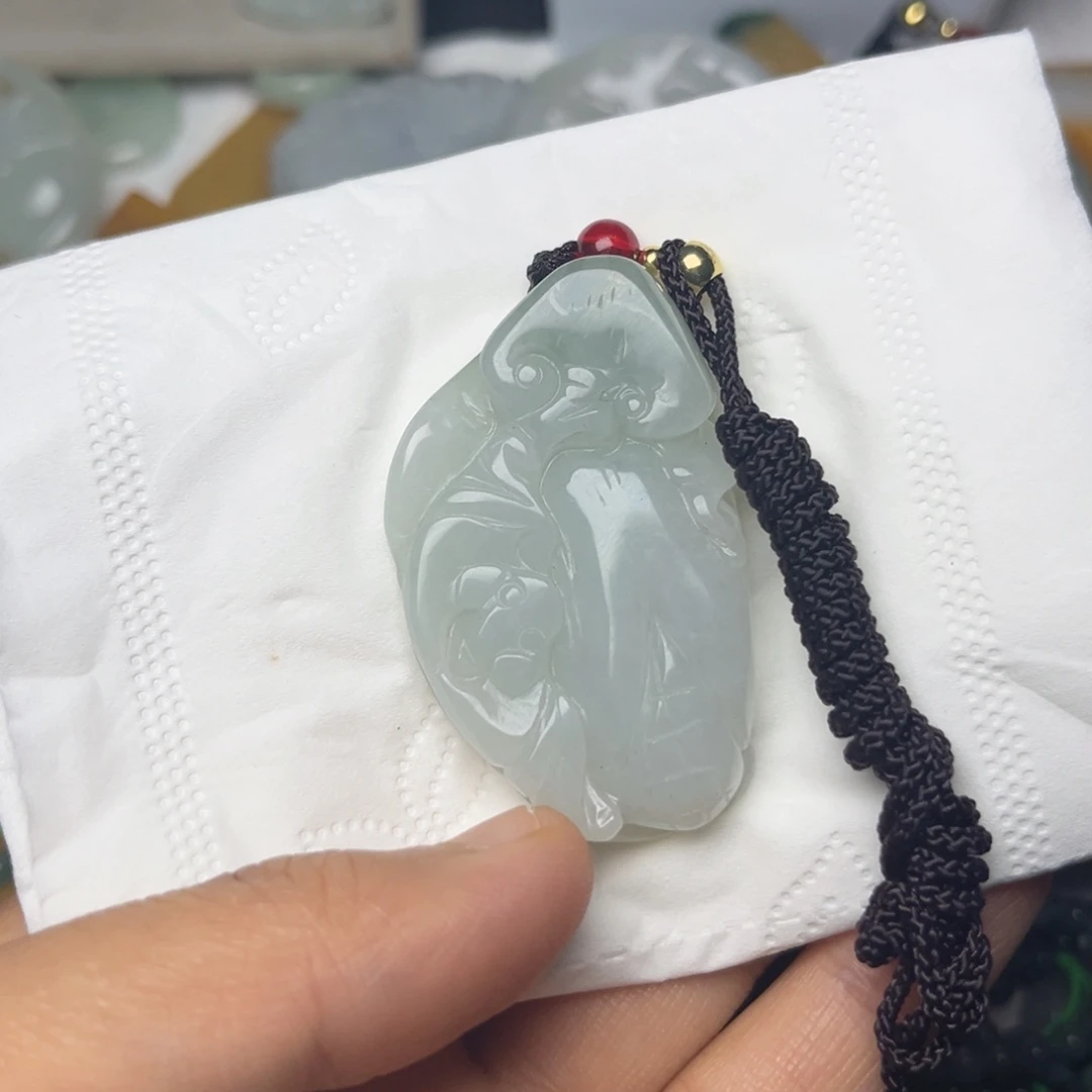 翡翠未镶嵌颈饰挂件