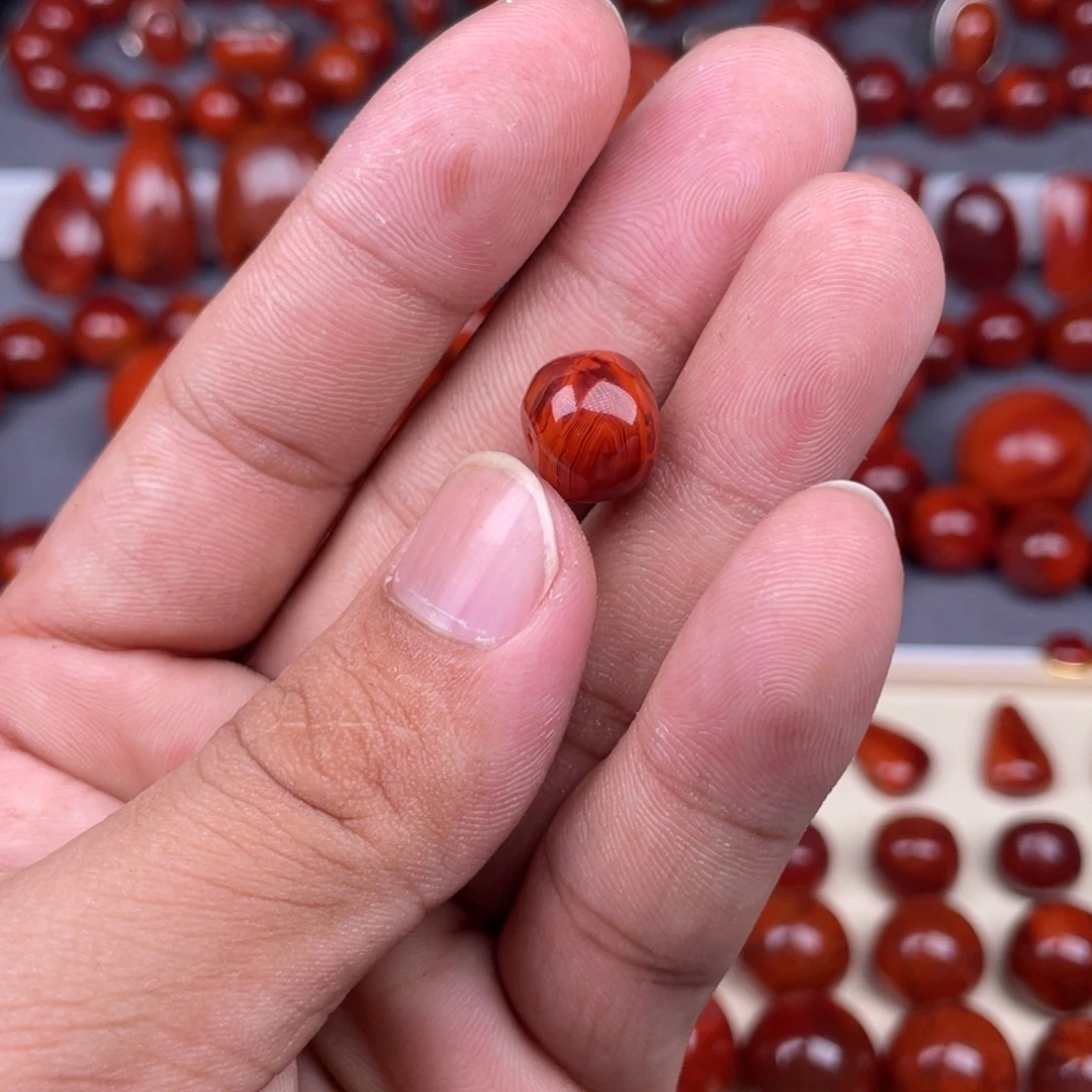 屁***生南红玛瑙未镶嵌原矿瓦西南红老型单珠12mm