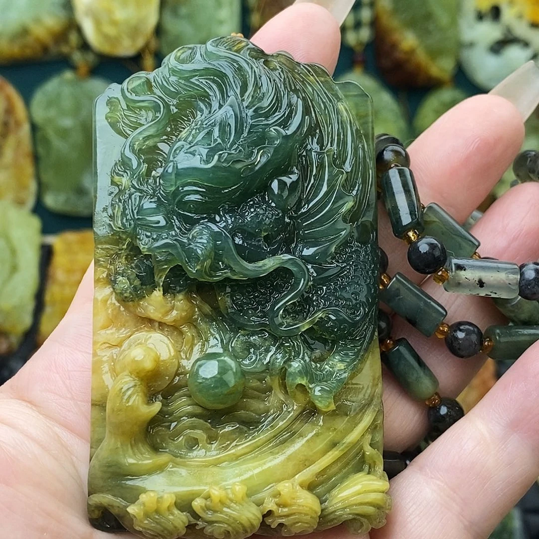 蛇纹石玉未镶嵌颈饰蓝水龙牌