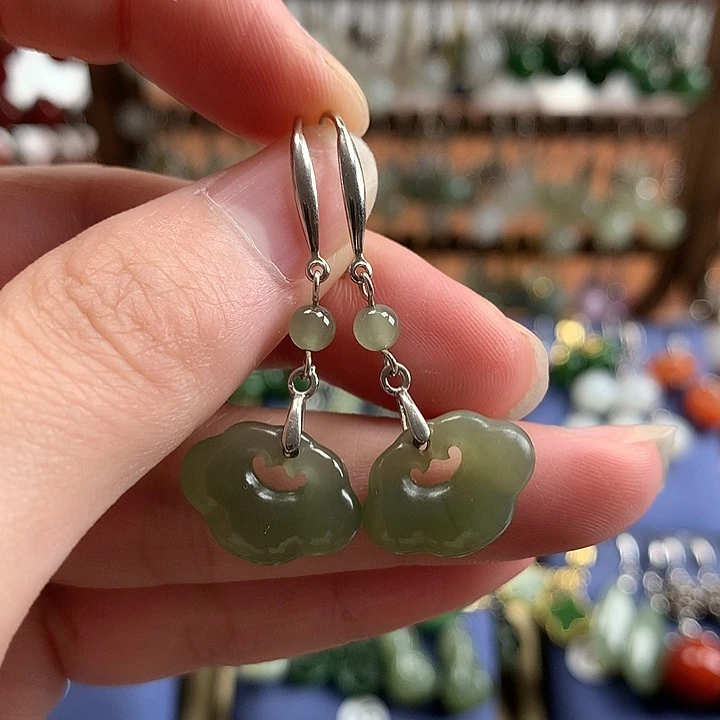 和田玉银S925镶嵌耳饰如意锁湖水绿