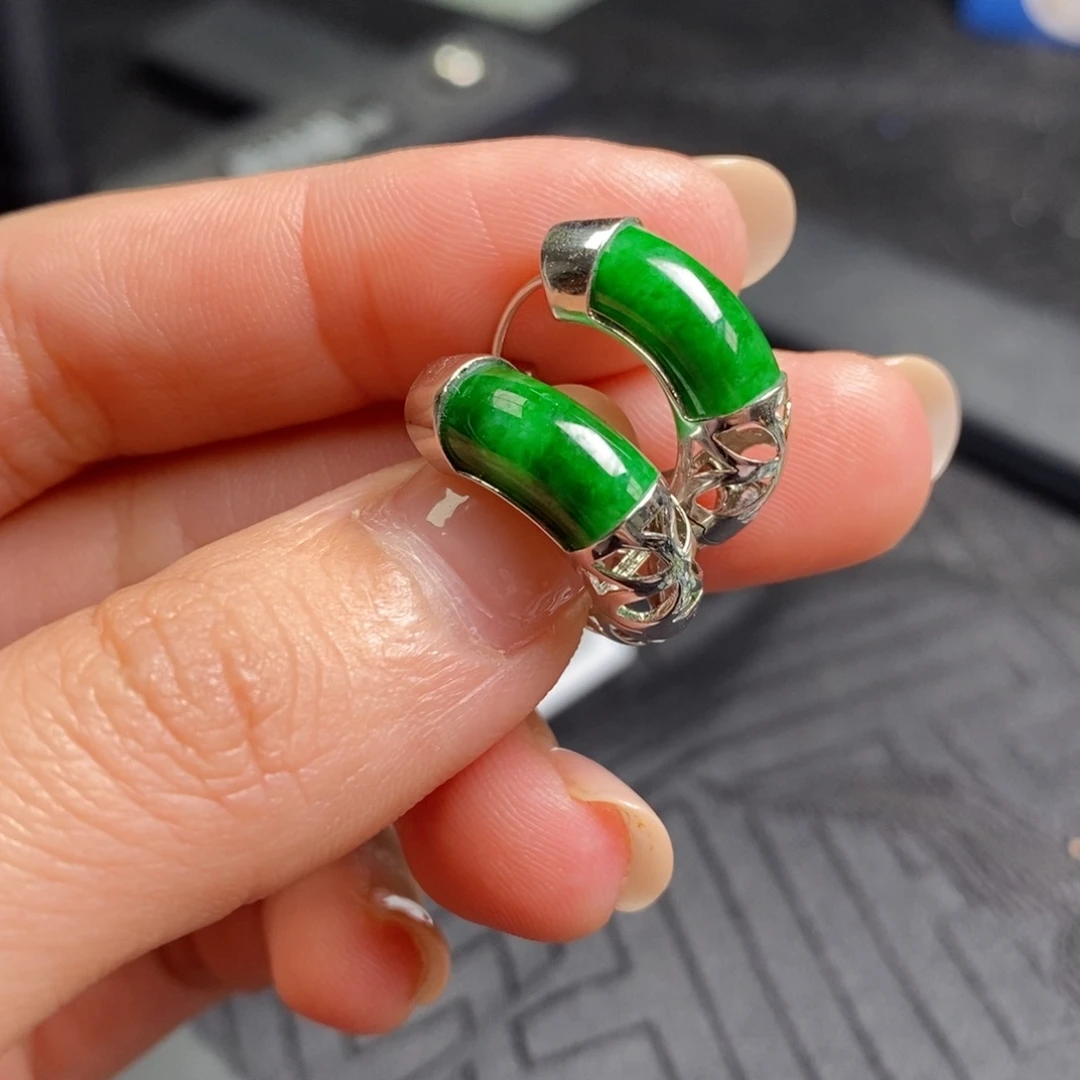 翡翠18K金镶嵌耳饰阳绿耳扣