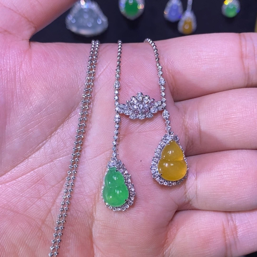 【闪购商品】颈饰18K金镶嵌翡翠