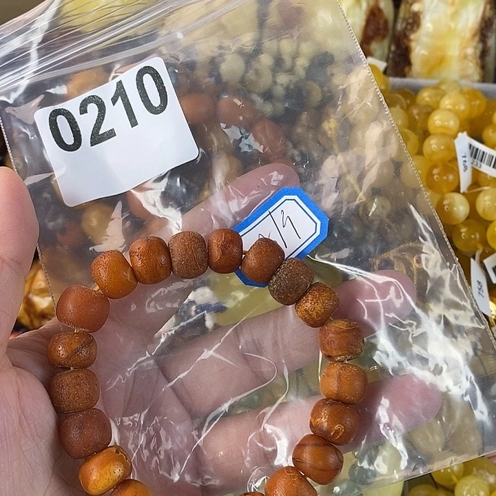 蜜蜡未镶嵌珠宝奇石