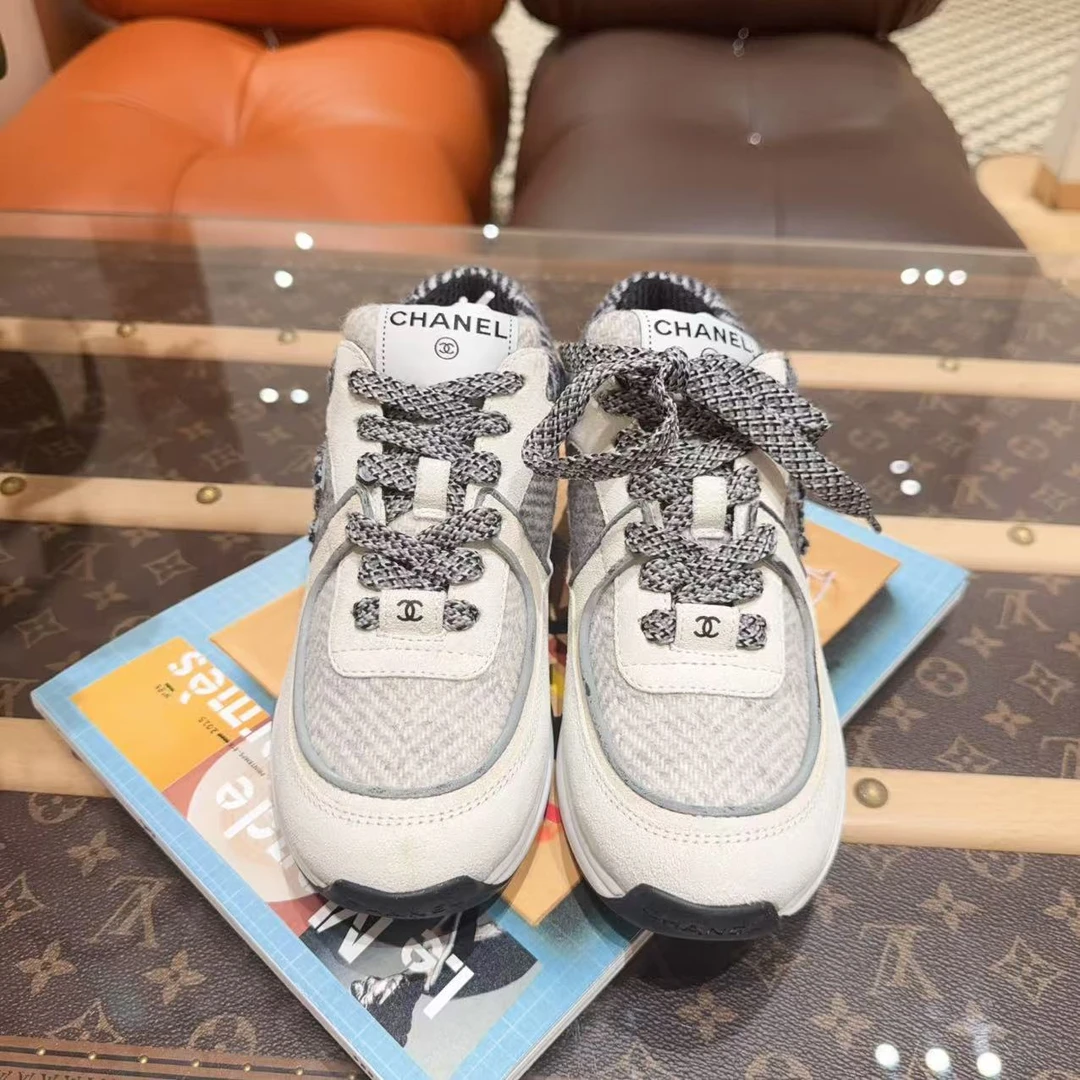 未使用 Chanel/香奈儿 22k 白灰拼色斜纹粗花呢麂皮运动鞋 35码