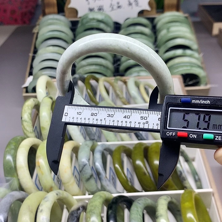 未镶嵌蛇纹石玉手镯39