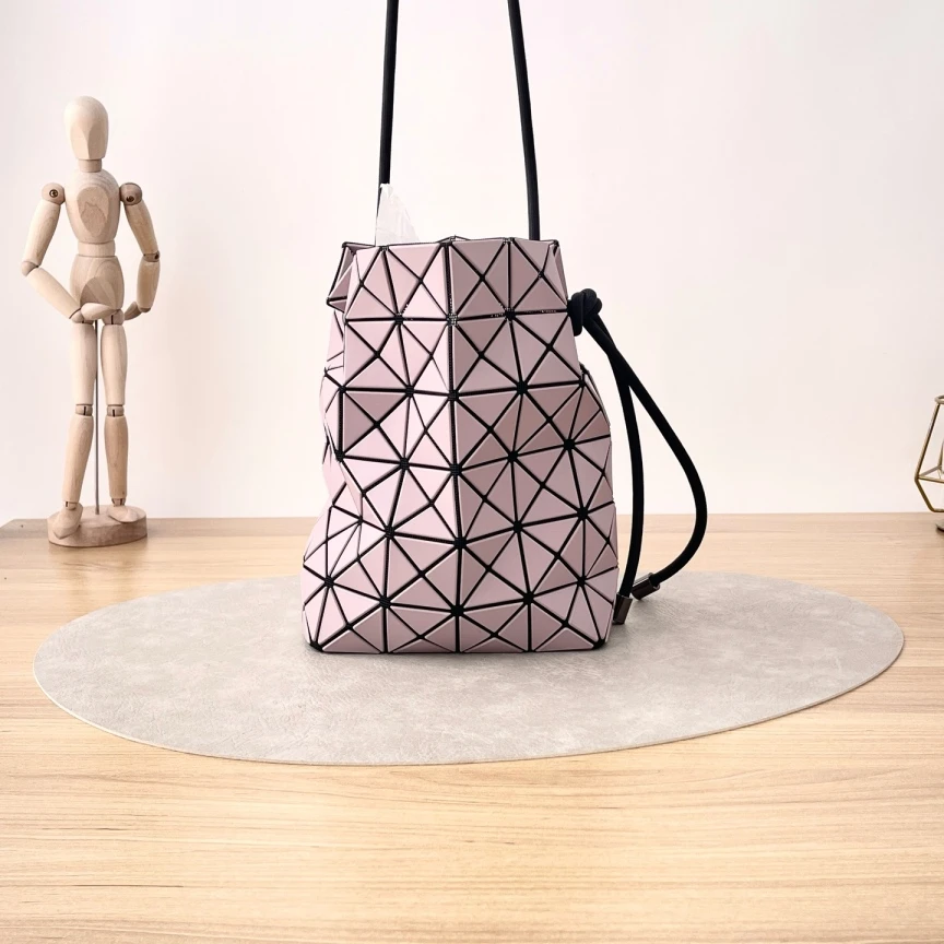 95新 Issey Miyake/三宅一生 抽绳水桶包/单肩包/3051