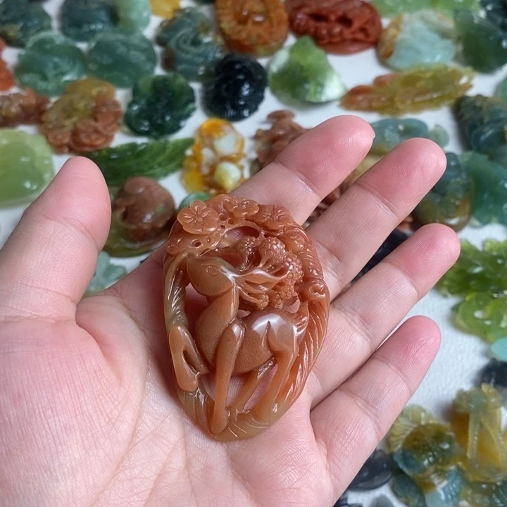 蛇纹石玉颈饰未镶嵌行**K