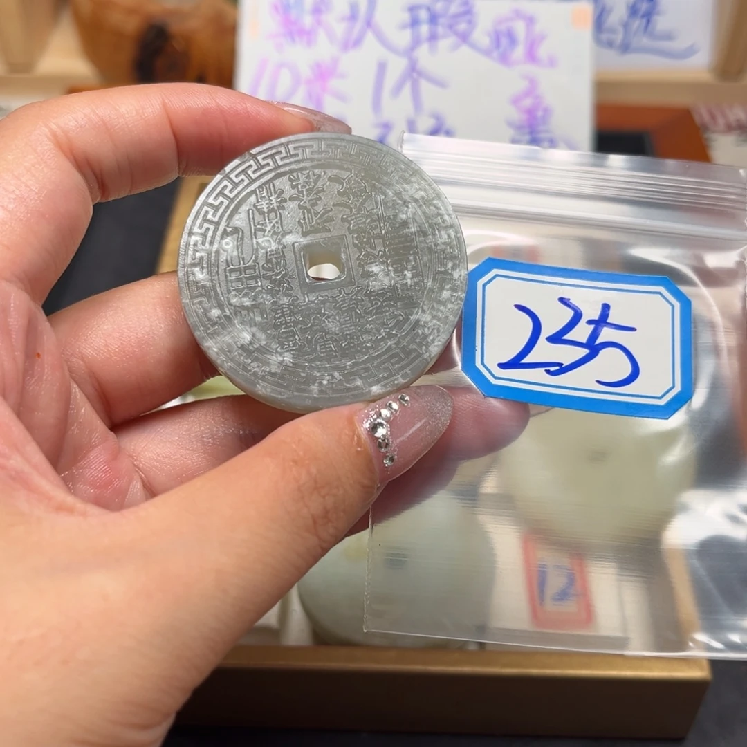 若***尘未镶嵌蛇纹石玉珠宝奇石