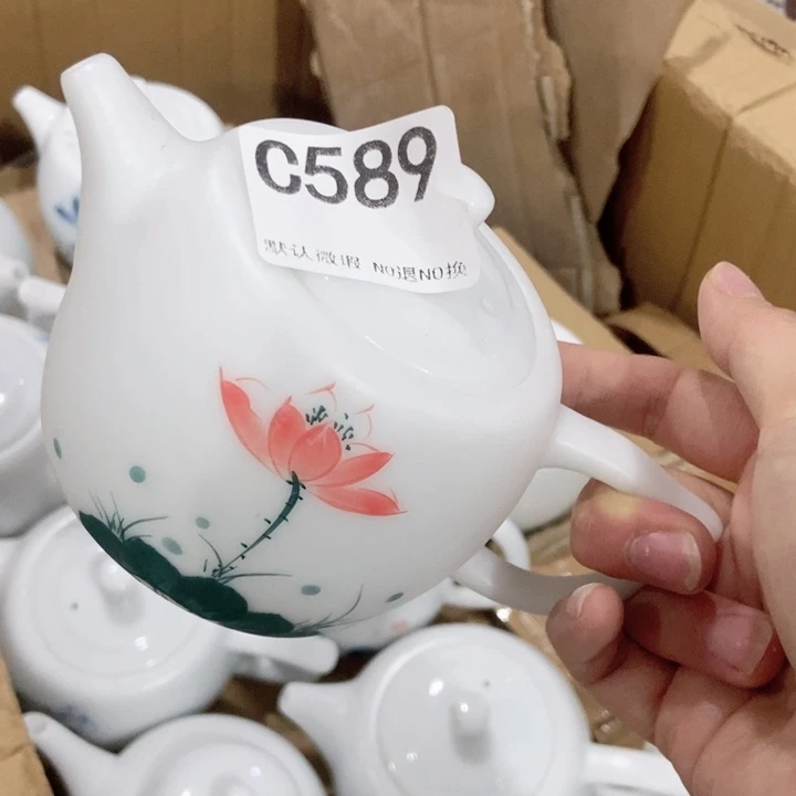 伊****?茶具微瑕，介意勿拍