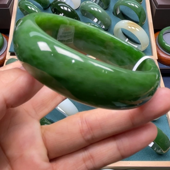 和田玉未镶嵌手镯