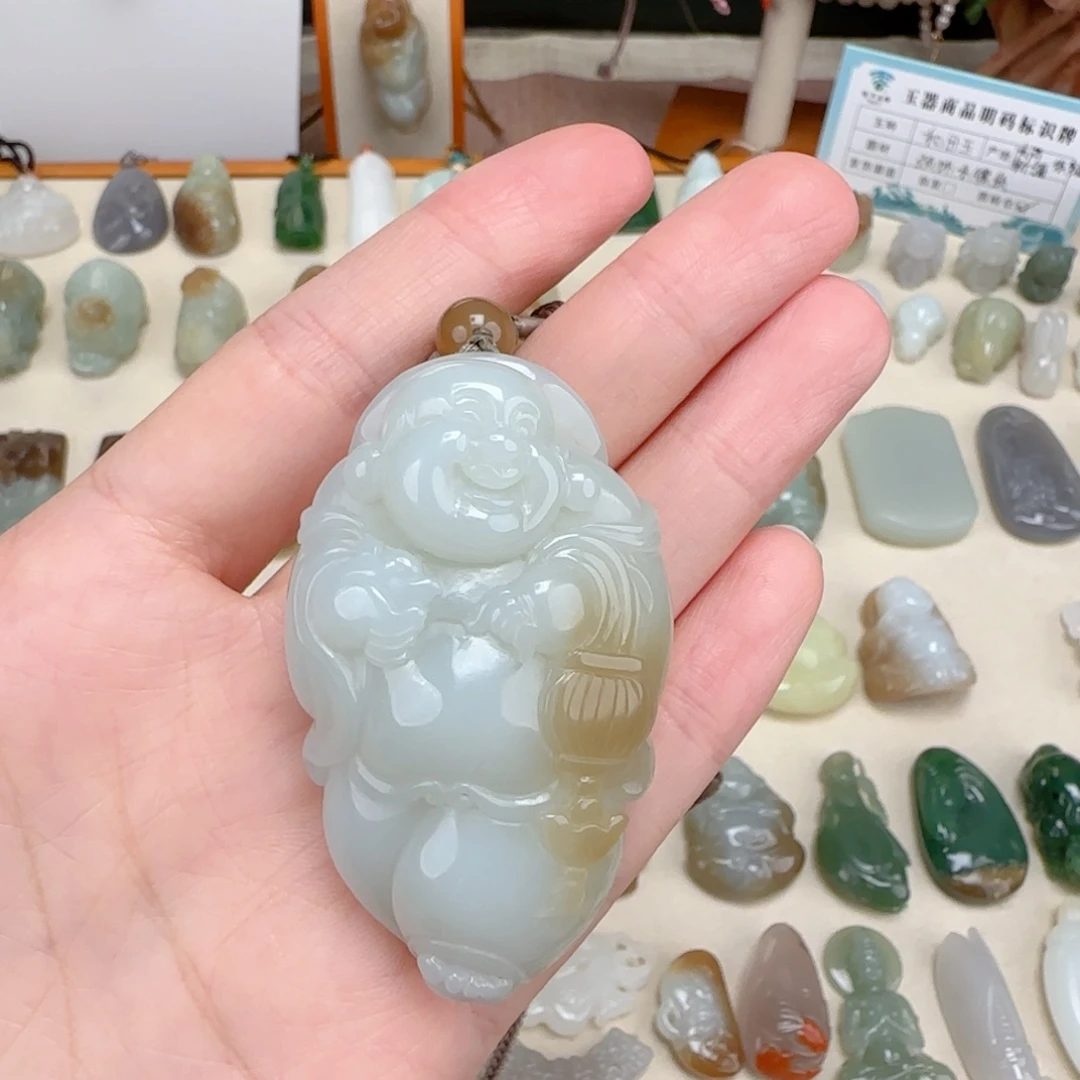 咔***噜和田玉未镶嵌颈饰