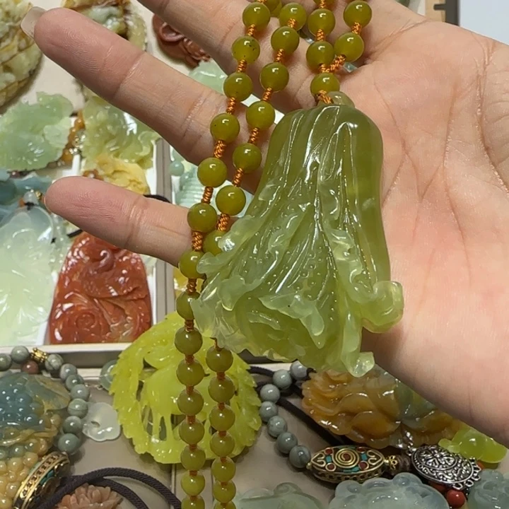 蛇纹石玉吊坠未镶嵌