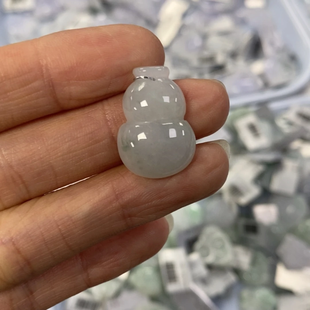 翡翠颈饰未镶嵌葫芦