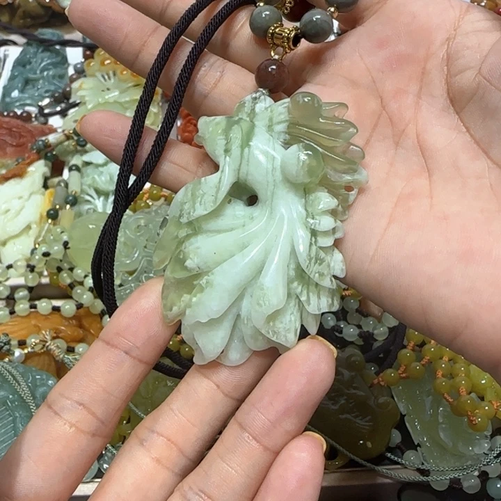 蛇纹石玉未镶嵌吊坠