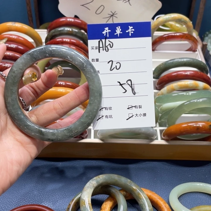 蛇纹石玉手镯未镶嵌安*