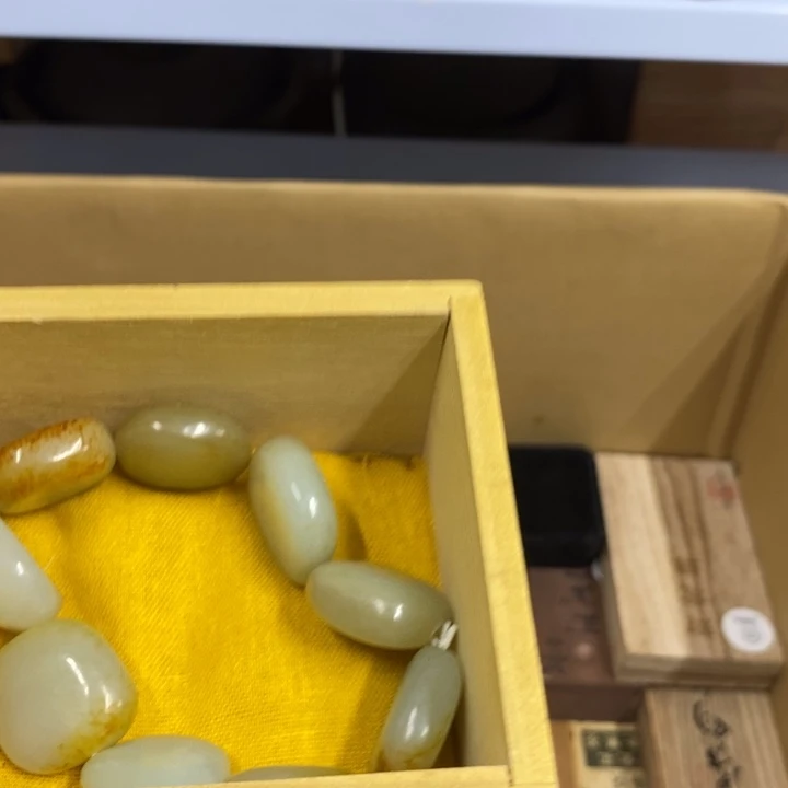 猴***月瓷中古工艺品一件