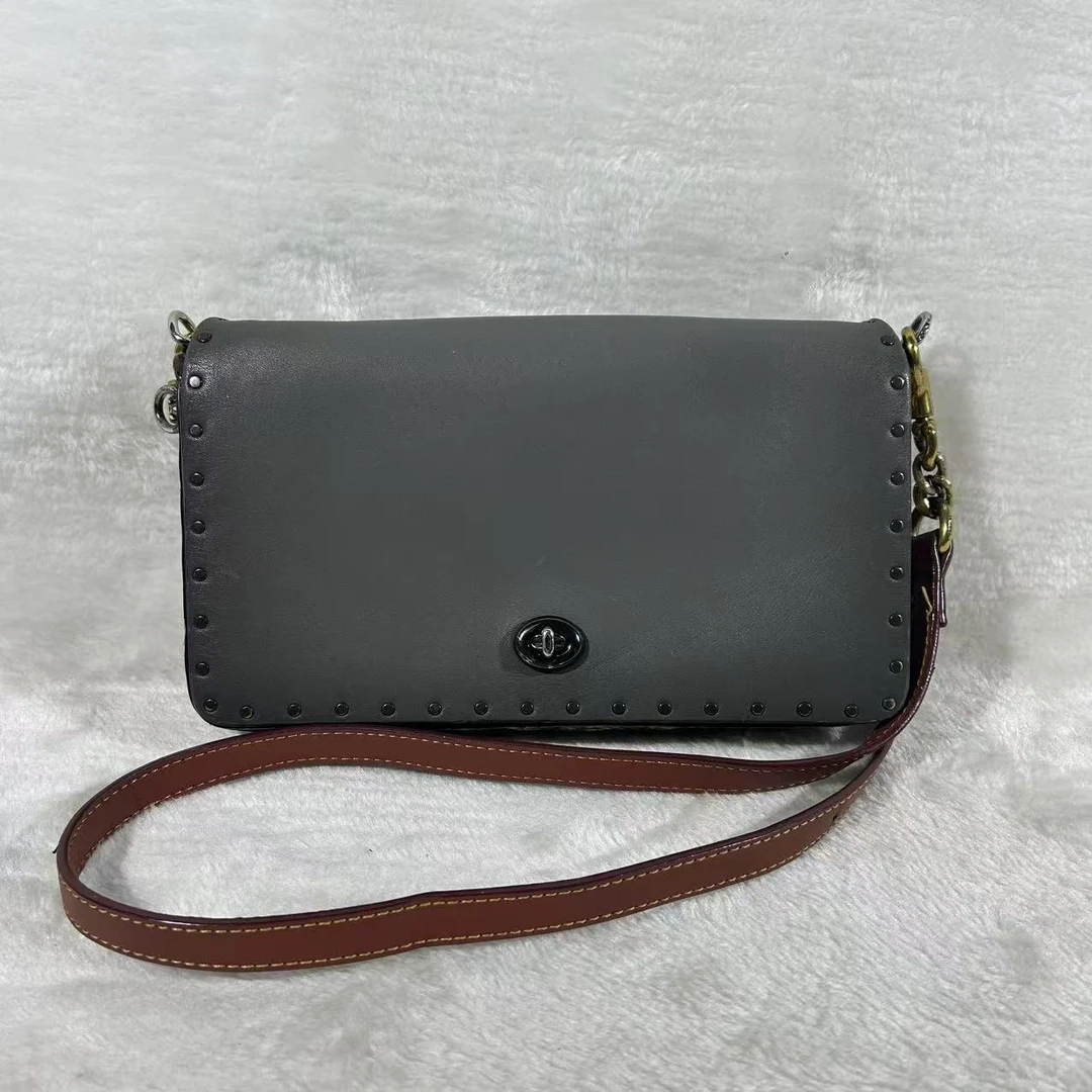 95新 COACH/蔻驰 灰色斜挎包G24020316底长34X26