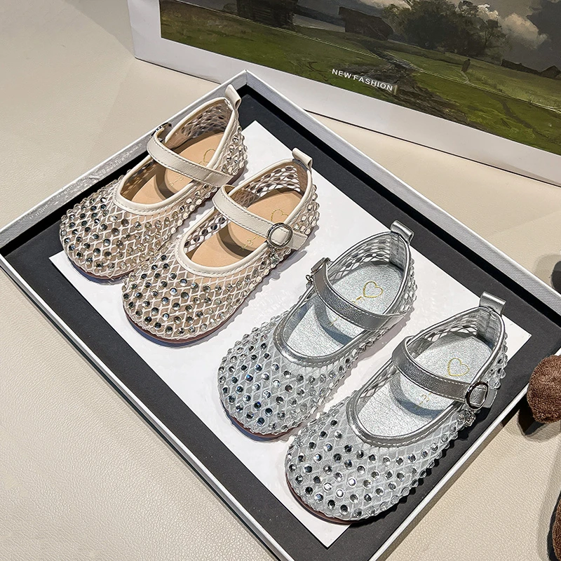 2025新品夏天儿童皮鞋铆钉镂空软底浅口鞋女童水钻公主鞋网孔凉鞋